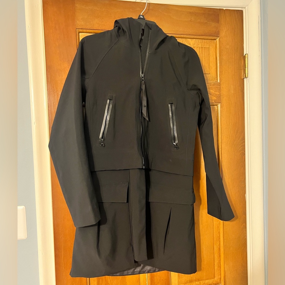 Lululemon Glyde 2-in-1 Adaptable Convertible rain jacket